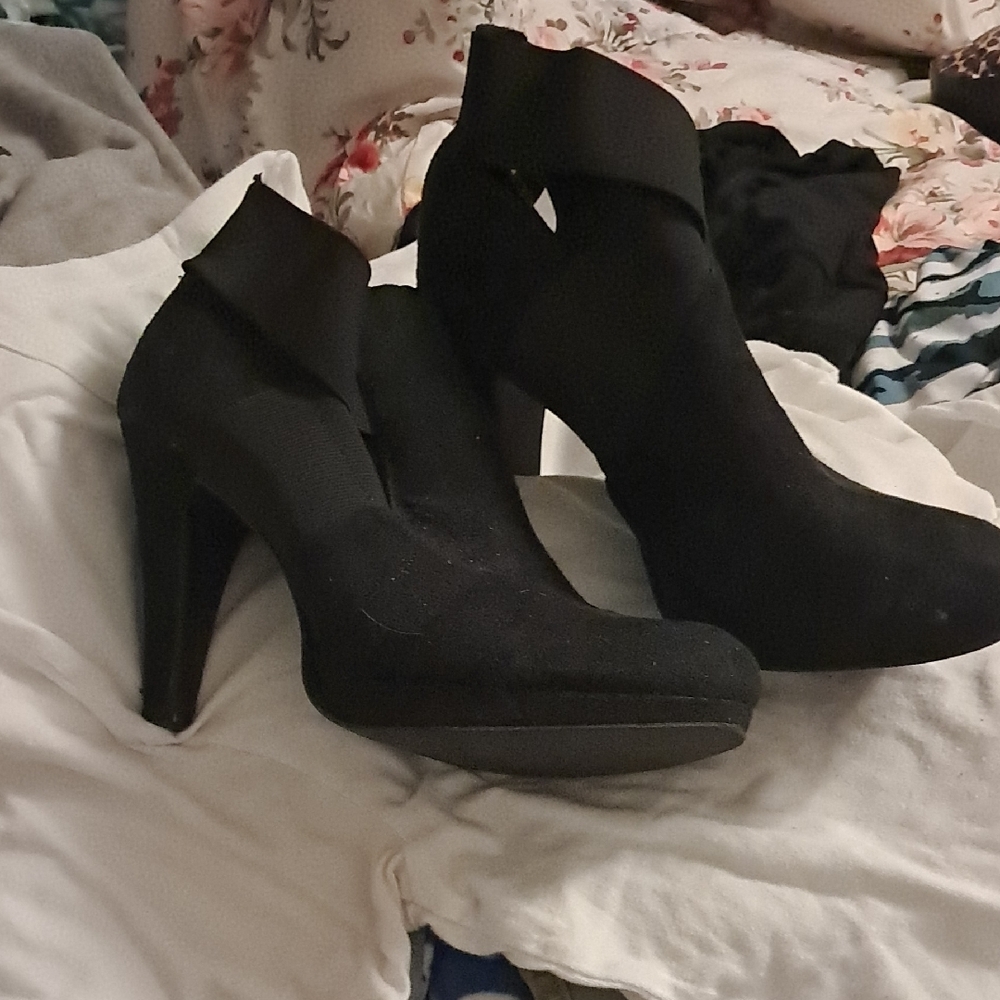 Madden Girl Black Heeled Boots with Suede Texture